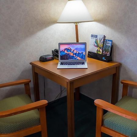 Guest House Inn Junction City 외부 사진